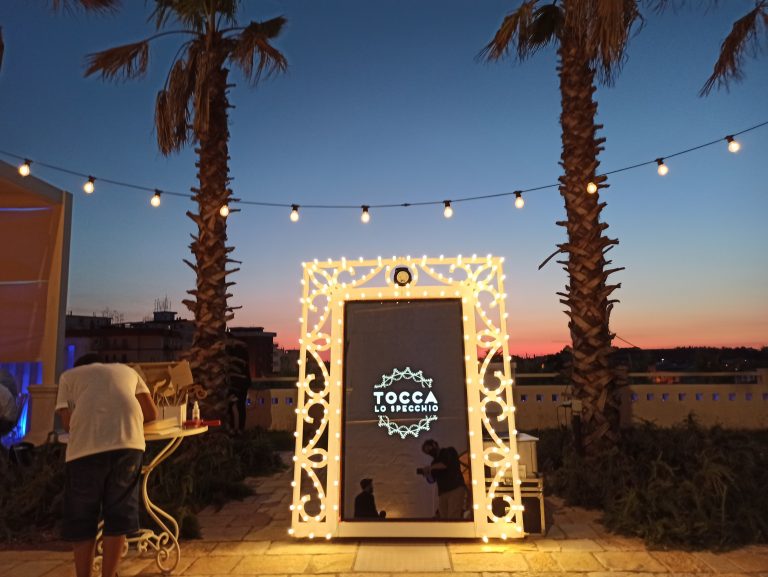 Mispecchio-photobooth-puglia-i-vostro-oddshot-speciale.